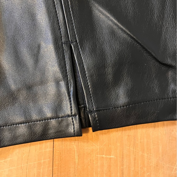 Faux leather skirt - Picture 3 of 3